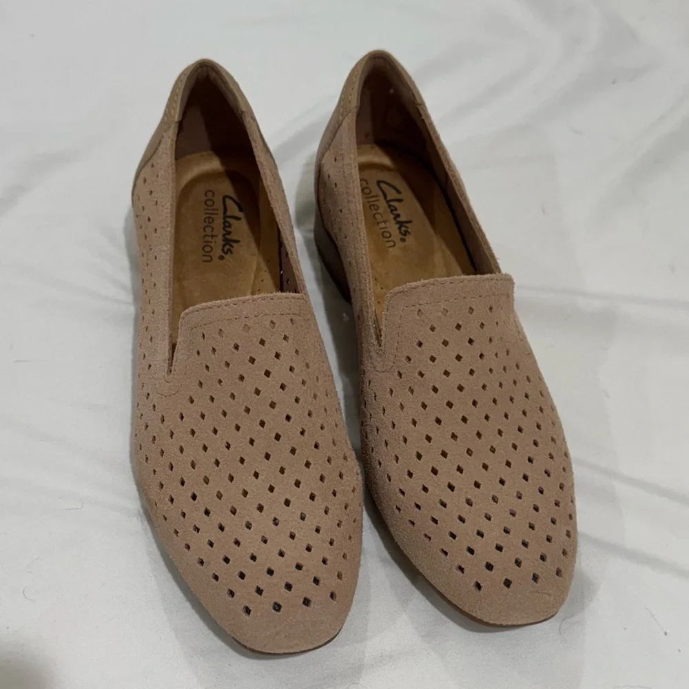 Clarks Juliet Hayes Perforated Suede Loafers‎ Sand 6M